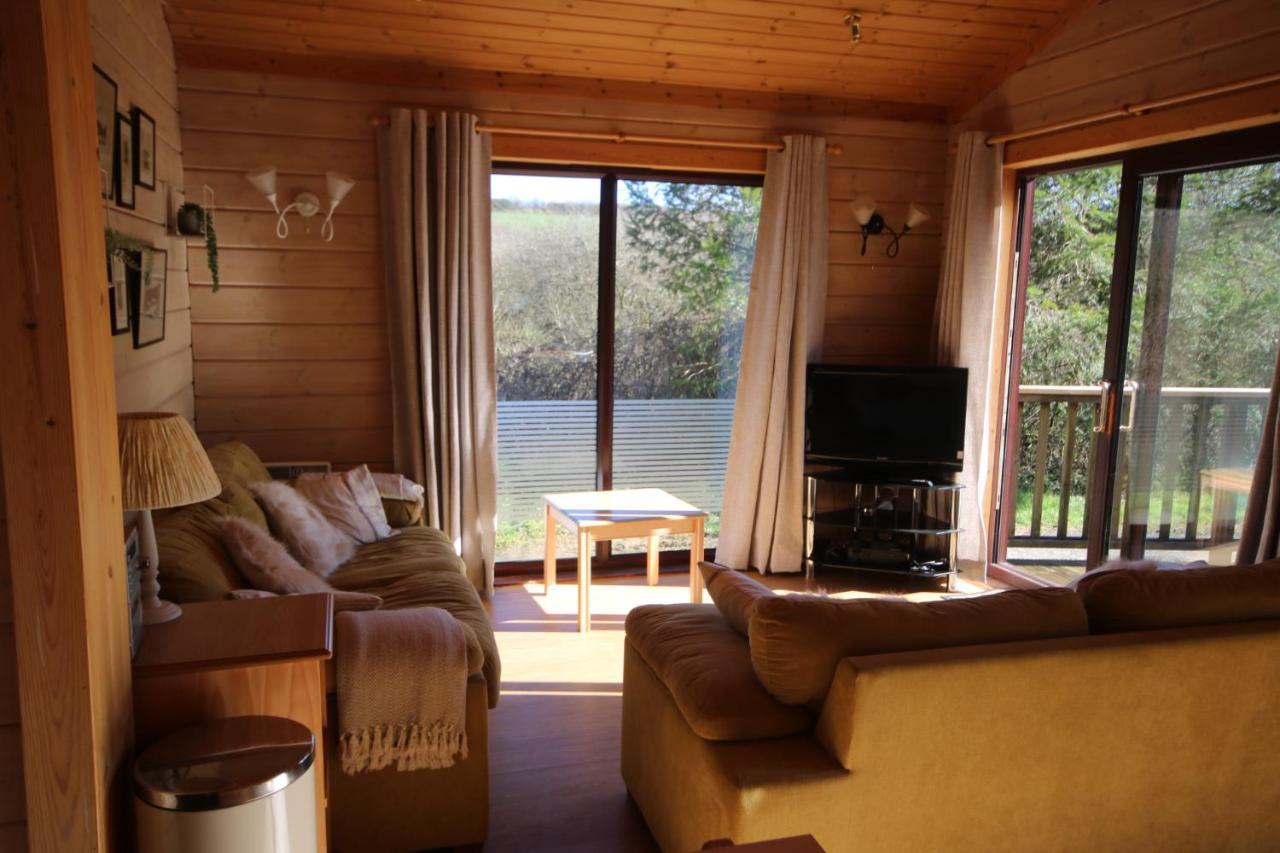 Hartland Hideaway Lodge Woolfardisworthy  エクステリア 写真